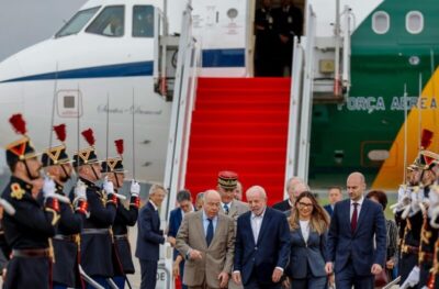 ERNEST HEMINGWAY/PARIS É UMA FESTA”! AO LADO DE MACRON, LULA IRONIZA BOLSONARO: ‘Brasil não terá mais presidente que se esconde para não recebê-lo’