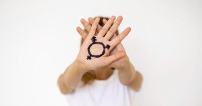 Direitos da população transgênero avançam no Brasil, mas inclusão social ainda é um desafio