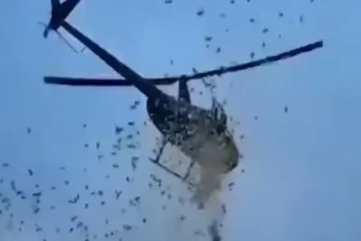 ASSISTA! Filhos atendem último desejo de milionário e lançam 5 mil dólares de helicóptero