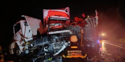 Caminhoneiro morre em colisão entre dois caminhões na BR-135, em Itapecuru-Mirim