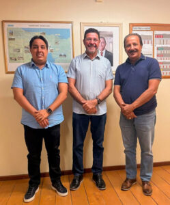 João Igor e o prefeito Neto Carvalho discutem melhorias no abastecimento de água para Araioses, São Bernardo e região do Baixo Parnaíba durante visita à CAEMA