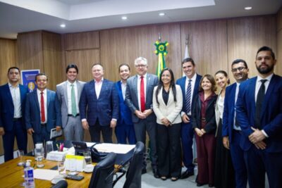 Governador e prefeitos maranhenses negociam novas unidades de saúde com ministro