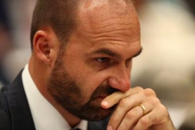 Eduardo Bolsonaro afirma que não renunciará ao mandato após licença nos EUA