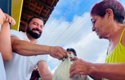 Jonilson Ribeiro e amigos distribuem mais de 1 tonelada de peixes em ação social no Maiobão