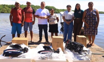 Prefeito Fred Campos entrega motores de popa para pescadores e fortalece a economia local.