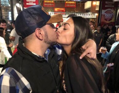 Lucas Bessa, o influenciador de sucesso foi clicado trocando beijos com a modelo Carla Tais, na Choperia colorado