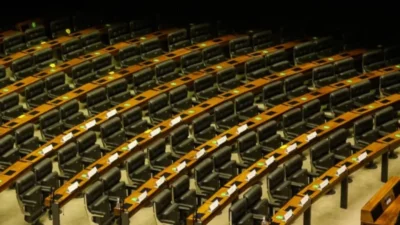 Congresso parado até 6 de outubro, enquanto país ‘pega fogo’