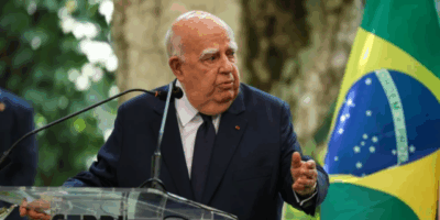 Morre, aos 90 anos, o embaixador Marcos Azambuja