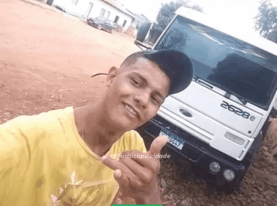 O corpo do jovem Cleuton, de 21 anos, vítima de afogamento na zona rural de Bom Jardim
