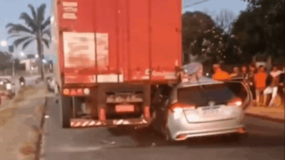 Mulher fica gravemente ferida após carro colidir com carreta parada na MA-201
