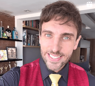 Humorista Léo Lins é condenado a 8 anos de prisão por discurso de ódio em show