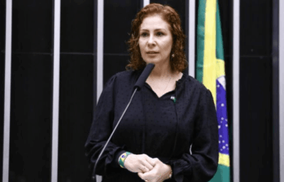 Governo Trump sinaliza negar pedido de extradição de Zambelli, que cogita ficar nos EUA