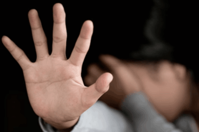 Corretora é abusada e obrigada a ver filme pornô por cliente