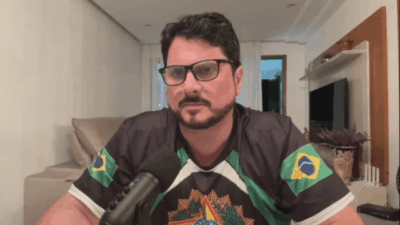 Moraes bloqueia contas de Marcos do Val após saída do Brasil