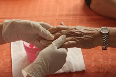 A Importância dos Exames Laboratoriais e Testes Genéticos na Detecção Precoce do Alzheimer