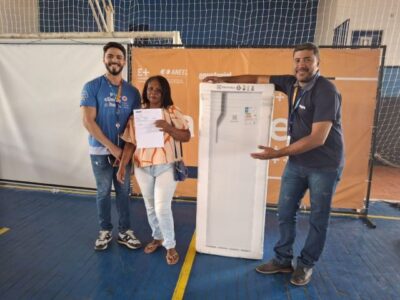 Moradores de Balsas recebem geladeiras gratuitas do Projeto E+ Geladeira Nova da Equatorial Maranhão