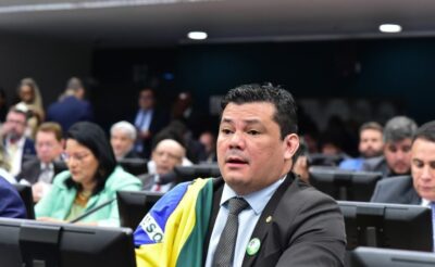 Hugo Motta oficializa suspensão do mandato de Gilvan da Federal