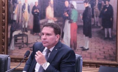 Comissão de Constituição e Justiça aprova suspensão de ação penal contra Delegado Ramagem