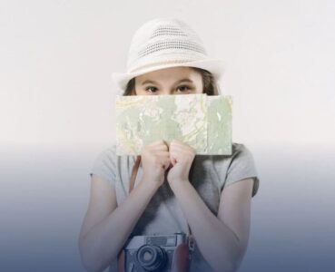 Com a chegada das férias escolares de julho, cresce a movimentação de crianças e adolescentes em excursões, intercâmbios e visitas a familiares