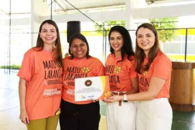 Deputada Janaína participa do encerramento da campanha Maio Laranja