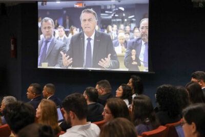 Rumo à cadeia: Bolsonaro confessa ter discutido estado de sítio com militares