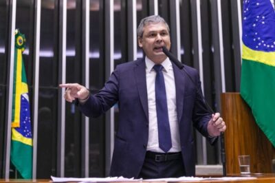 Lindbergh: “Bolsonaro está desesperado para escapar da prisão”
