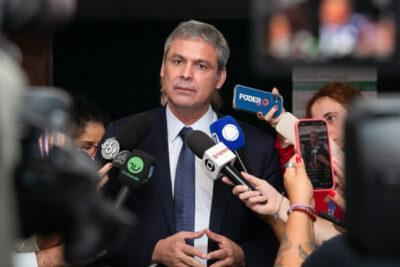 Líder do PT cobra parlamentares da base e pede retirada de apoio ao PL de anistia