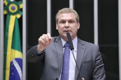 Lindbergh apresentará à PF documentos que comprovam ações de Eduardo Bolsonaro contra soberania nacional