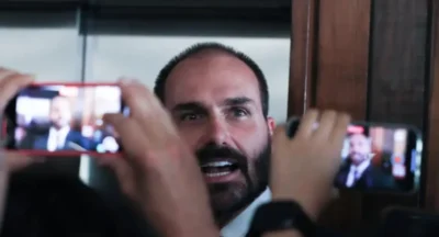 Eduardo Bolsonaro diz que não vai renunciar ao mandato de deputado