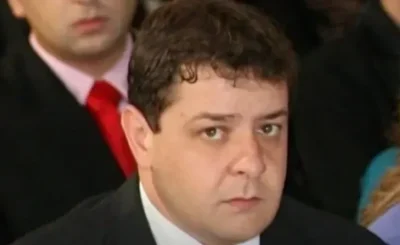 Enquanto Lulinha ainda é cobrado por mais de R$ 10 milhões impostos, PT faz campanha por aumento imposto!!!