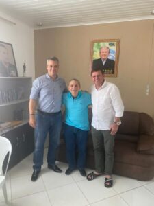 Coisa do DEMO? Neto Evangelista visita PSL, no detalhe da foto, PSL sem Bolsonaro, apenas a foto de Luciano Bivar…