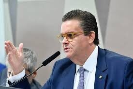 Ministro da Previdência tenta culpar governo anterior por escândalo bilionário no INSS, mas omite papel da esquerda na flexibilização das regras