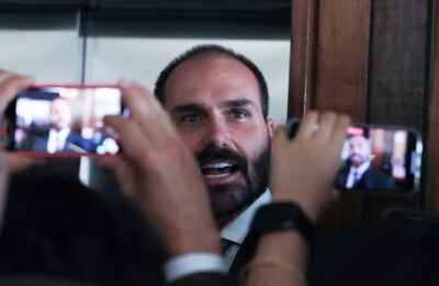 Moraes prorroga inquérito que investiga Eduardo Bolsonaro