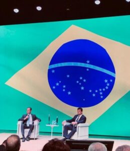 Ex-juiz federal aplaudido enquanto defensores da corrupção levam vaias…