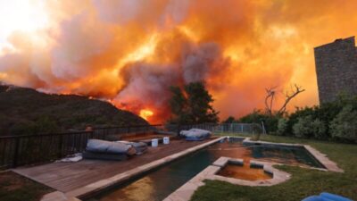 Fogo em Los Angeles já obrigou 30 mil pessoas a abandonarem suas casas