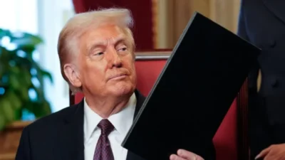 Justiça bloqueia ordem de Trump que restringe cidadania por nascimento nos EUA