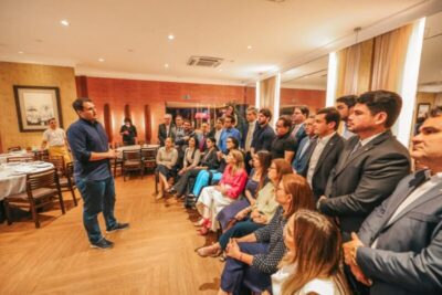 Imagens do dia: com Orleans, base governista exibe poder e unidade…
