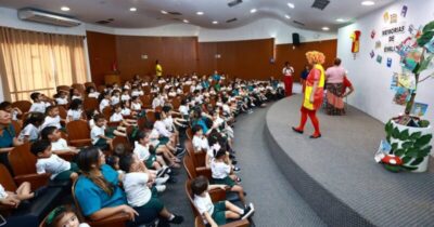 Alunos da Creche-Escola Sementinha tem manhã em alusão ao Dia Nacional do Livro Infantil