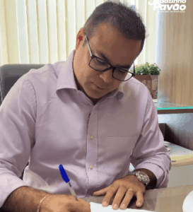 Prefeito Joãozinho Pavão assina primeira convocação dos aprovados no Concurso Público