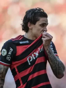 Flamengo Goleia Corinthians e Assume a Liderança do Brasileirão 2025