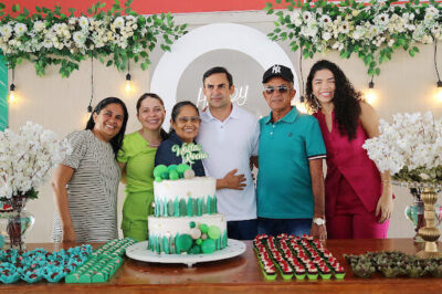 PREFEITO WALLAS ROCHA COMEMORA ANIVERSÁRIO RODEADO DE FAMILIARES, AMIGOS, VEREADORE E SECRETÁRIOS.