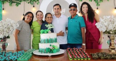 PREFEITO WALLAS ROCHA COMEMORA ANIVERSÁRIO RODEADO DE FAMILIARES, AMIGOS, VEREADORE E SECRETÁRIOS.
