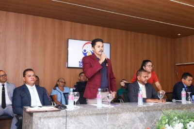 SECRETÁRIO DE ADMINISTRAÇÃO THYAGO NASCIMENTO REPRESENTA O PREFEITO WALLAS ROCHA NA ABERTURA DOS TRABALHOS LEGISLATIVOS EM SÃO BENEDITO DO RIO PRETO