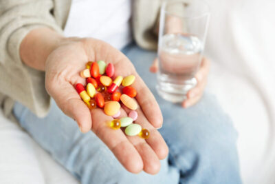 Tomar vitaminas sem orientação médica pode fazer mal?