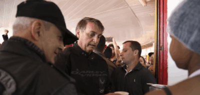 Bolsonaro critica licenças ambientais e diz que “cocozinho de índio” paralisa obras