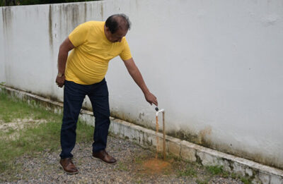 Água do poço cavado pela Segov em Mariquita é puro óxido de ferro e não serve para consumo humano