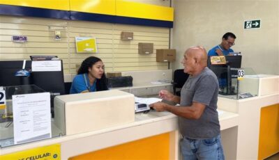 Aposentados do INSS têm até novembro para aderir ao acordo de ressarcimento nas agências dos Correios