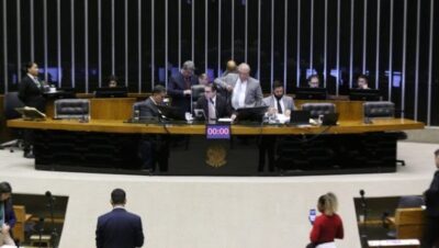Câmara aprova projeto que endurece punição para agressor que descumpre medida protetiva