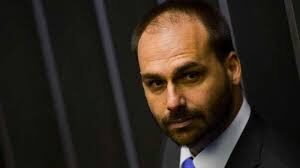 Licença de Eduardo Bolsonaro termina 20 de julho e deputado pode perder mandato; entenda