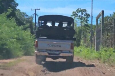 Prefeitura de São José de Ribamar usa “pau de arara” para transportar alunos à escola
